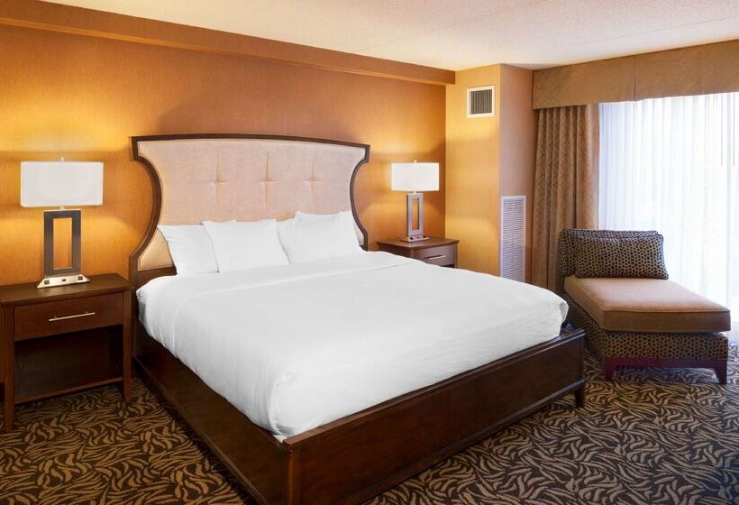 فندق Doubletree By Hilton Bay City Riverfront