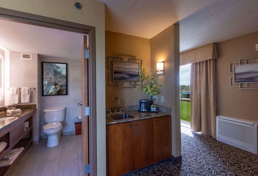 فندق Doubletree By Hilton Bay City Riverfront