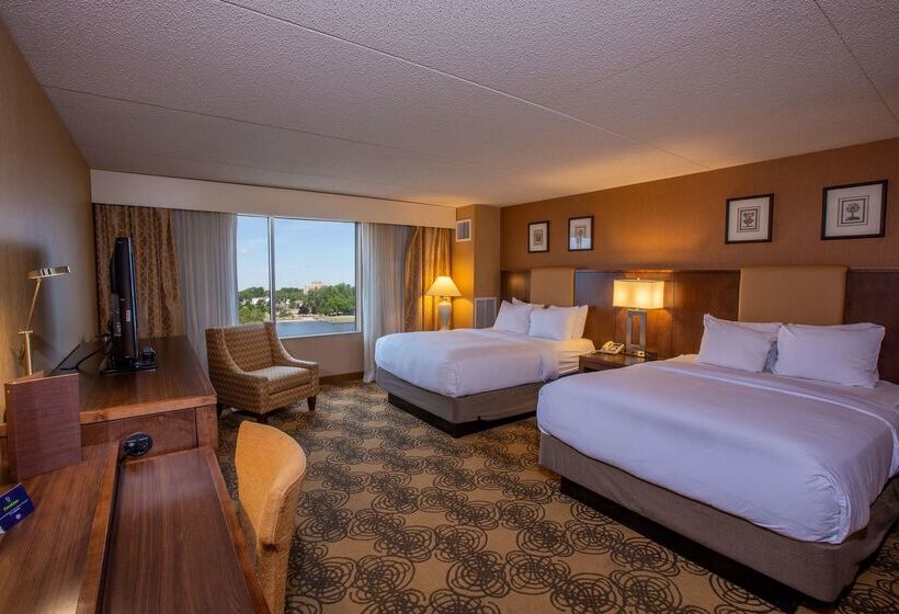 فندق Doubletree By Hilton Bay City Riverfront