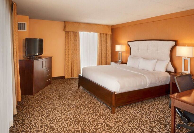 فندق Doubletree By Hilton Bay City Riverfront