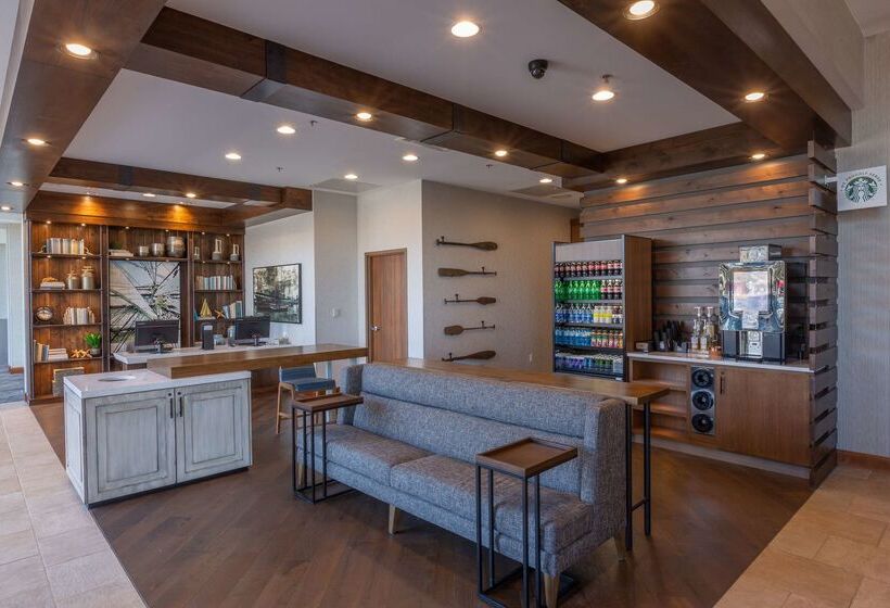 فندق Doubletree By Hilton Bay City Riverfront