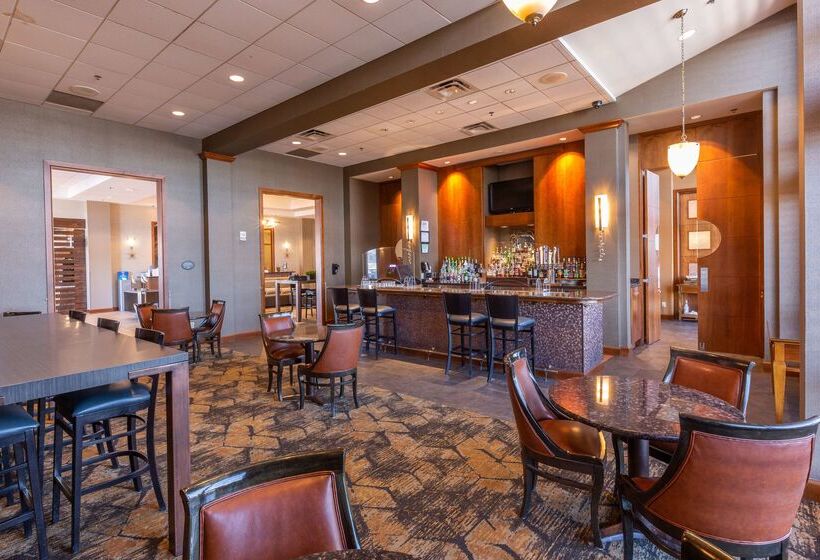 فندق Doubletree By Hilton Bay City Riverfront