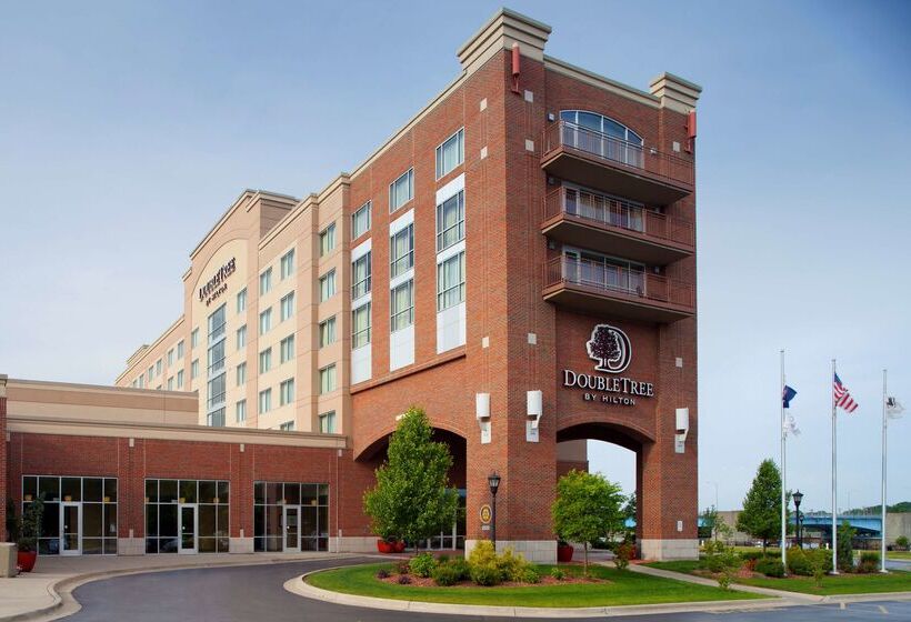 فندق Doubletree By Hilton Bay City Riverfront