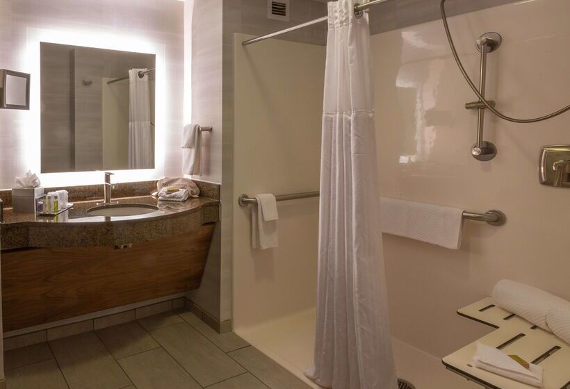 فندق Doubletree By Hilton Bay City Riverfront