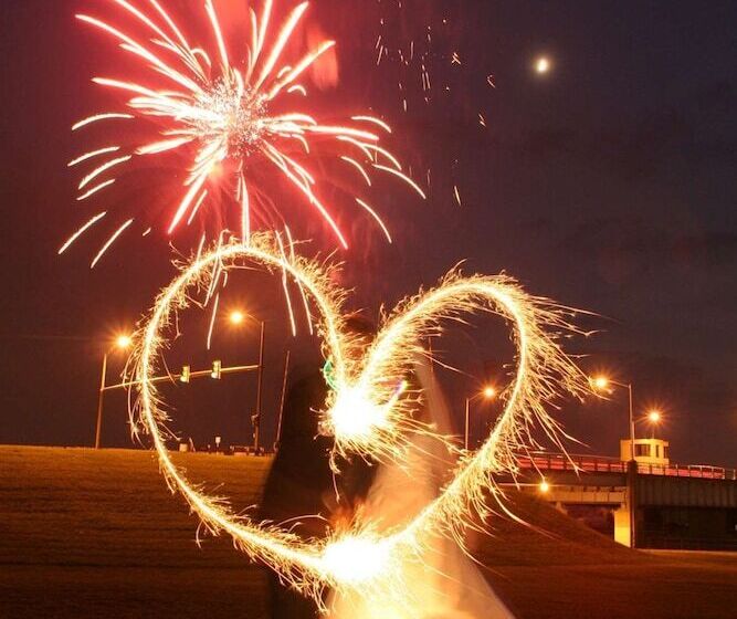 فندق Doubletree By Hilton Bay City Riverfront