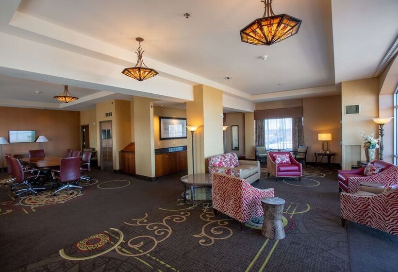 فندق Doubletree By Hilton Bay City Riverfront