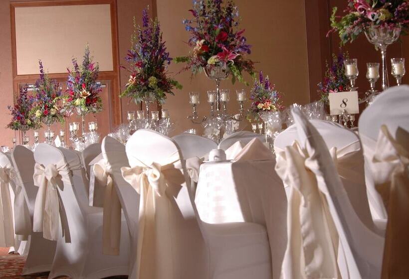 فندق Doubletree By Hilton Bay City Riverfront