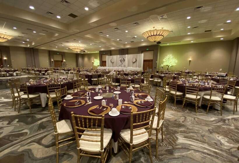 فندق Doubletree By Hilton Bay City Riverfront