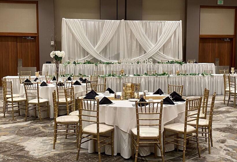 فندق Doubletree By Hilton Bay City Riverfront