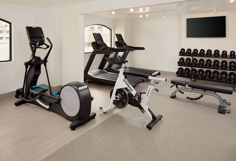 فندق Zessa Orange County Airport, A Doubletree By Hilton