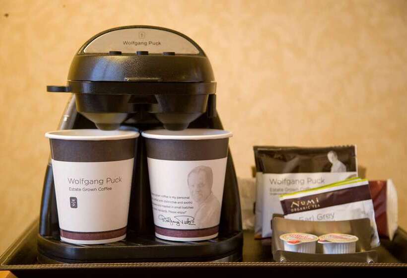 فندق Zessa Orange County Airport, A Doubletree By Hilton