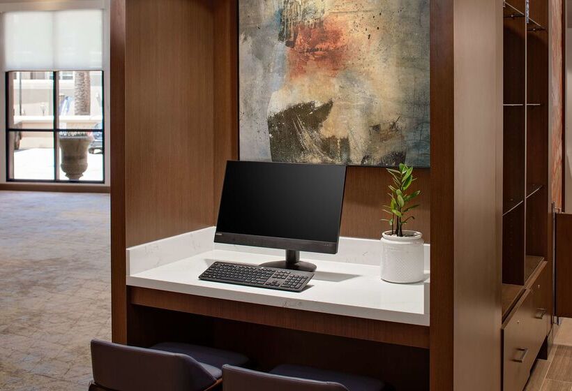 فندق Zessa Orange County Airport, A Doubletree By Hilton