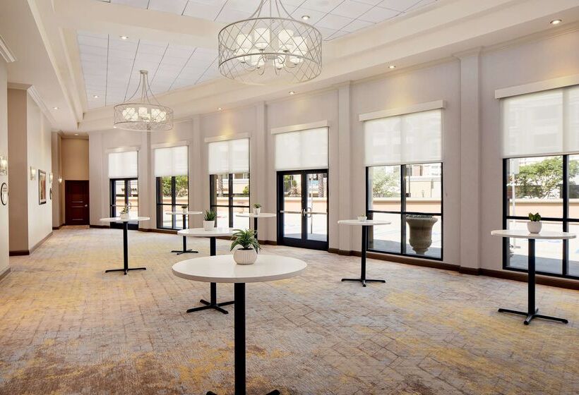 فندق Zessa Orange County Airport, A Doubletree By Hilton