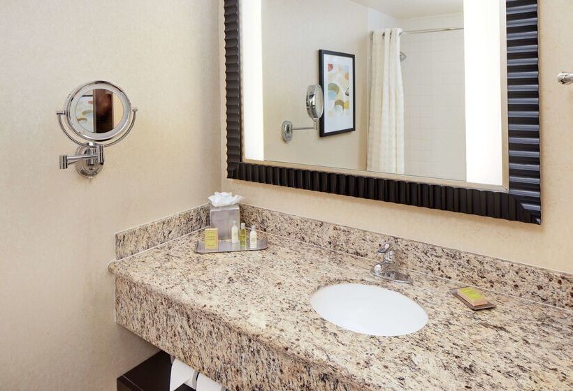 فندق Zessa Orange County Airport, A Doubletree By Hilton