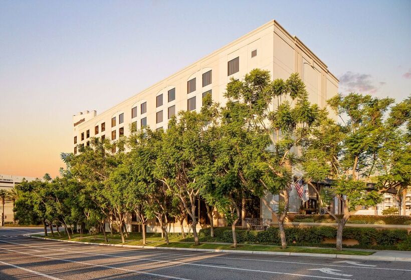 فندق Zessa Orange County Airport, A Doubletree By Hilton