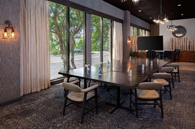 فندق Zessa Orange County Airport, A Doubletree By Hilton