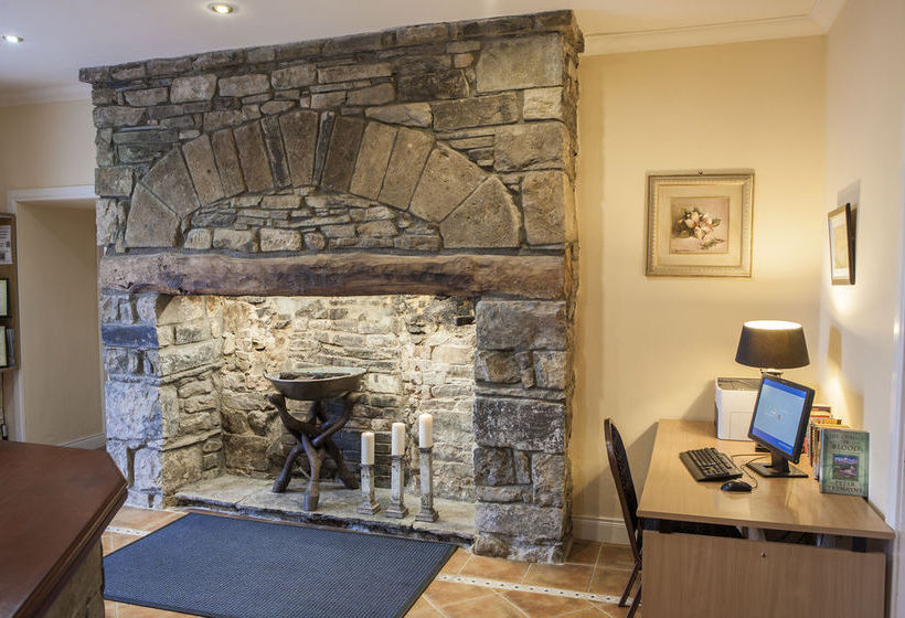 בית מלון כפרי East Clare Golf Village