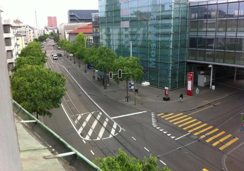 Easyhotel Basel   Self Service And Self Check In
