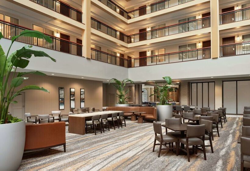 Отель Embassy Suites By Hilton Cleveland Rockside