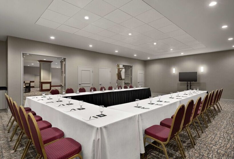 Отель Embassy Suites By Hilton Cleveland Rockside