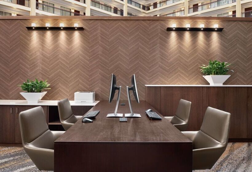 Отель Embassy Suites By Hilton Cleveland Rockside