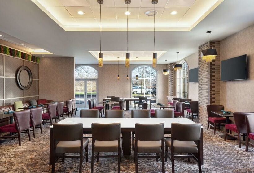 Отель Embassy Suites By Hilton Cleveland Rockside