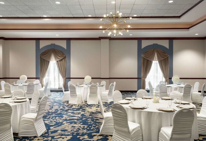 Отель Embassy Suites By Hilton Cleveland Rockside