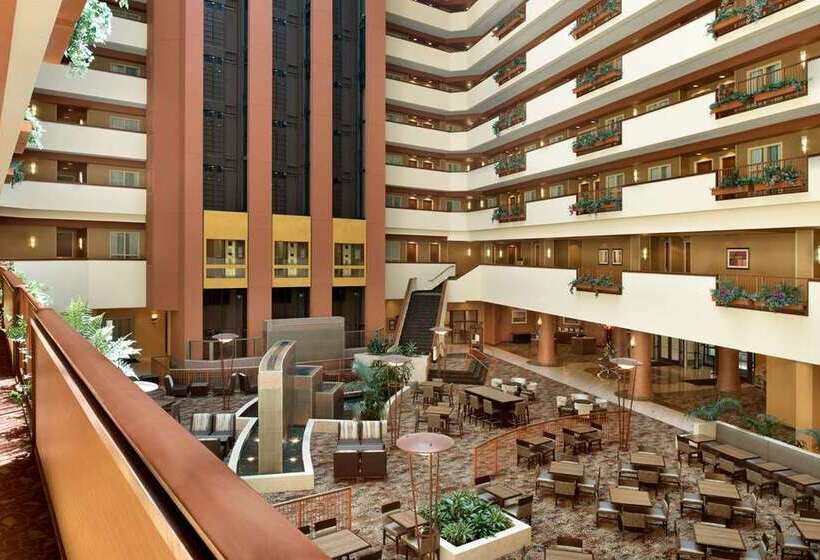 هتل Embassy Suites By Hilton E Peoria Riverfront Conf Center