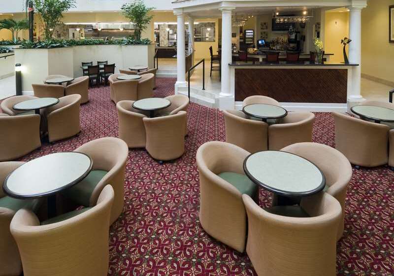 فندق Embassy Suites By Hilton Fort Myers Estero