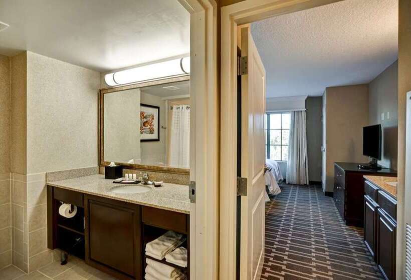 فندق Embassy Suites By Hilton Fort Myers Estero