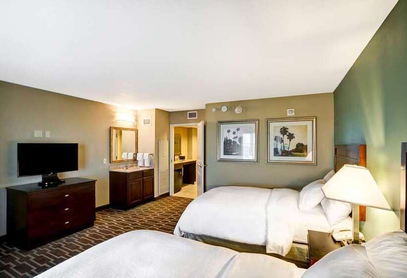 فندق Embassy Suites By Hilton Fort Myers Estero