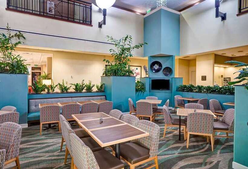 فندق Embassy Suites By Hilton Fort Myers Estero