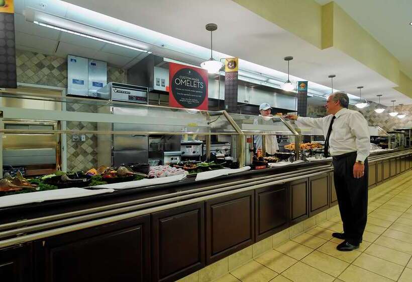 فندق Embassy Suites By Hilton Fort Myers Estero