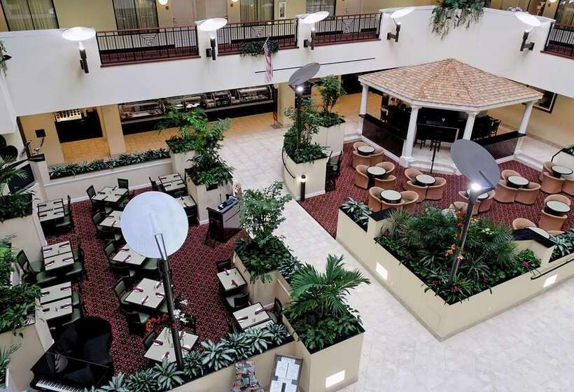 فندق Embassy Suites By Hilton Fort Myers Estero