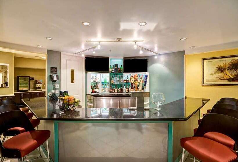 فندق Embassy Suites By Hilton Fort Myers Estero