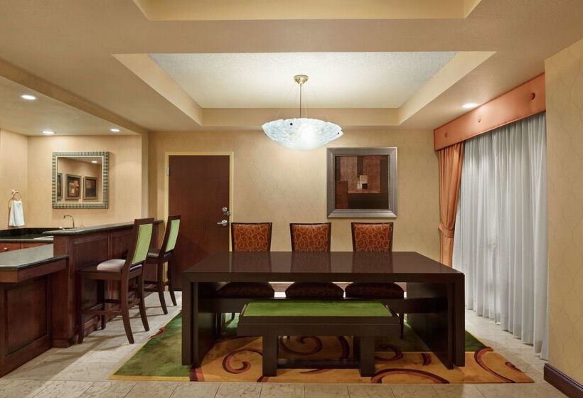 هتل Embassy Suites By Hilton Huntsville