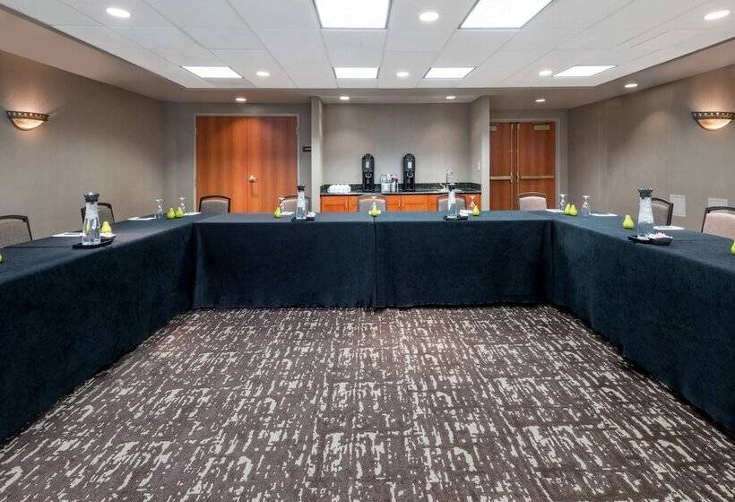 فندق Embassy Suites By Hilton St. Louis St. Charles