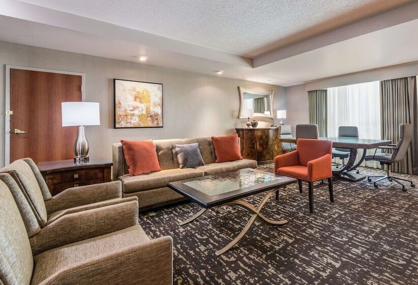 فندق Embassy Suites By Hilton St. Louis St. Charles