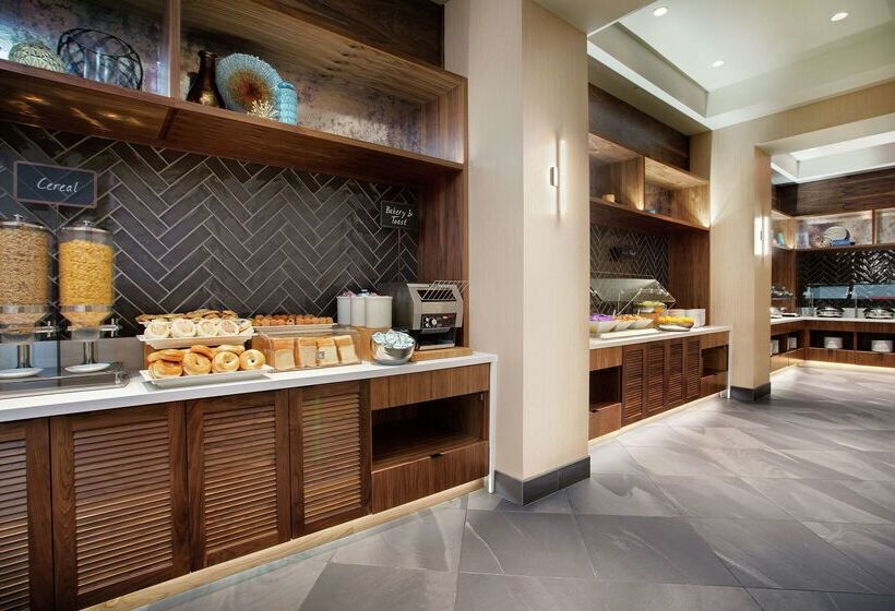 בית מלון כפרי Embassy Suites By Hilton Tampa Downtown Convention Center