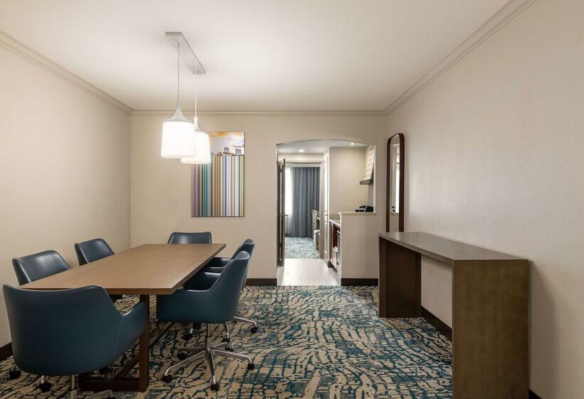 فندق Embassy Suites By Hilton Tampa Downtown Convention Center