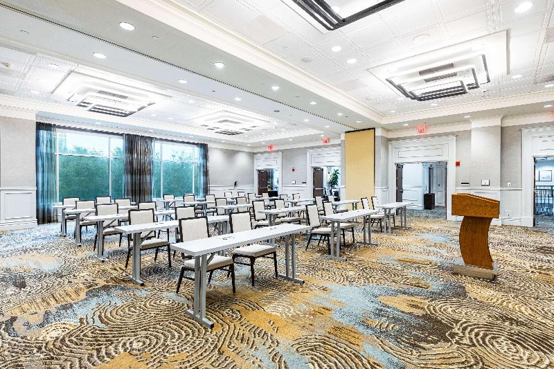 בית מלון כפרי Embassy Suites By Hilton Tampa Downtown Convention Center