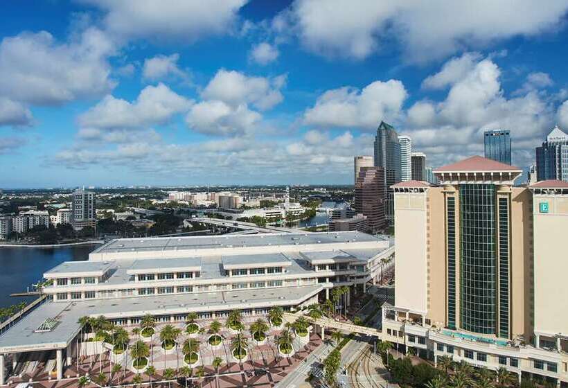 בית מלון כפרי Embassy Suites By Hilton Tampa Downtown Convention Center
