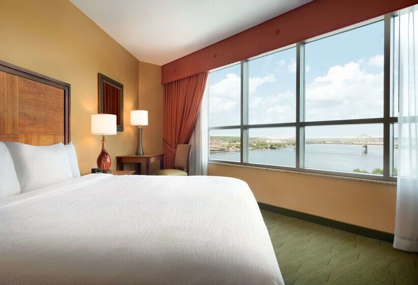 هتل Embassy Suites By Hilton E Peoria Riverfront Conf Center