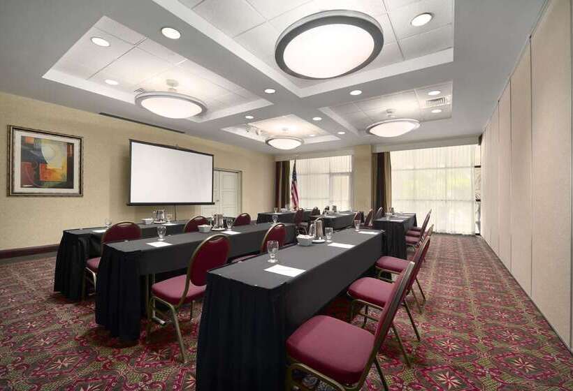 فندق Embassy Suites By Hilton Fort Myers Estero