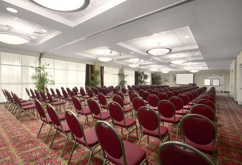 فندق Embassy Suites By Hilton Fort Myers Estero