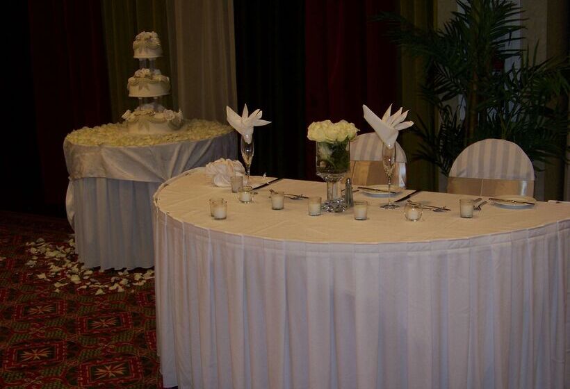 فندق Embassy Suites By Hilton Fort Myers Estero