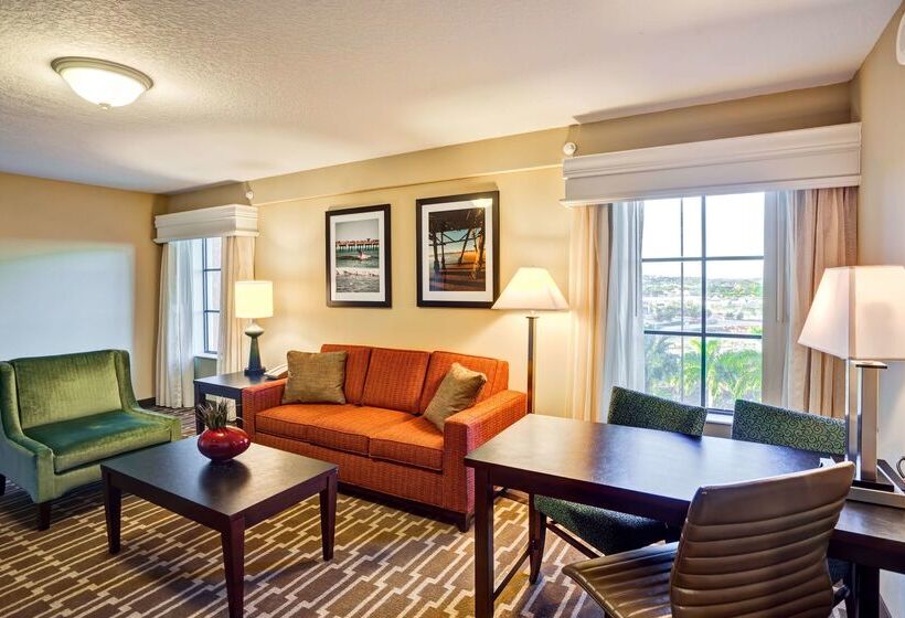 فندق Embassy Suites By Hilton Fort Myers Estero
