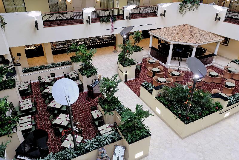 فندق Embassy Suites By Hilton Fort Myers Estero