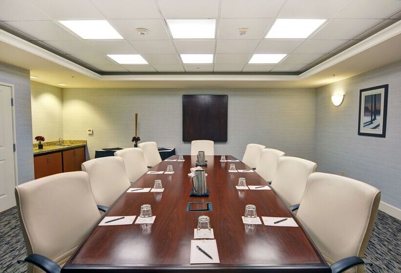 فندق Embassy Suites By Hilton Valencia