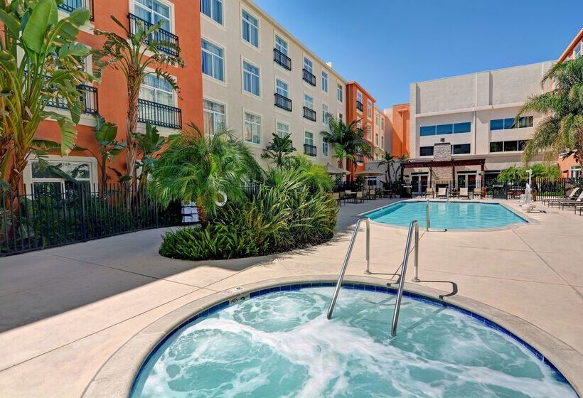 فندق Embassy Suites By Hilton Valencia